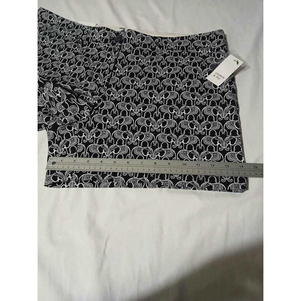 Crown & Ivy Navy White Elephant Print Shorts Womens 16 Essentials Preppy Summer